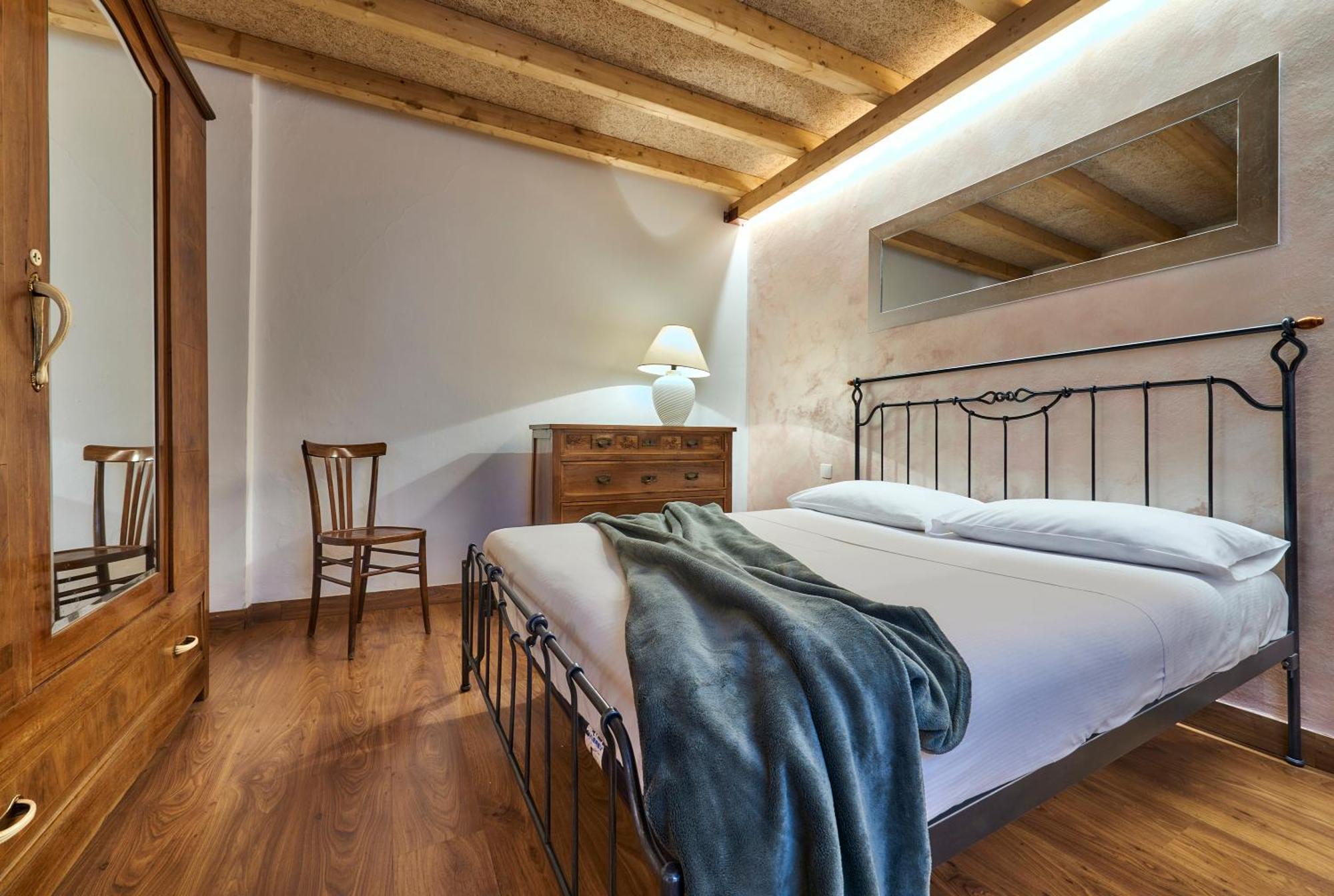 Вилла Casa “La Contrada” Варенна Экстерьер фото