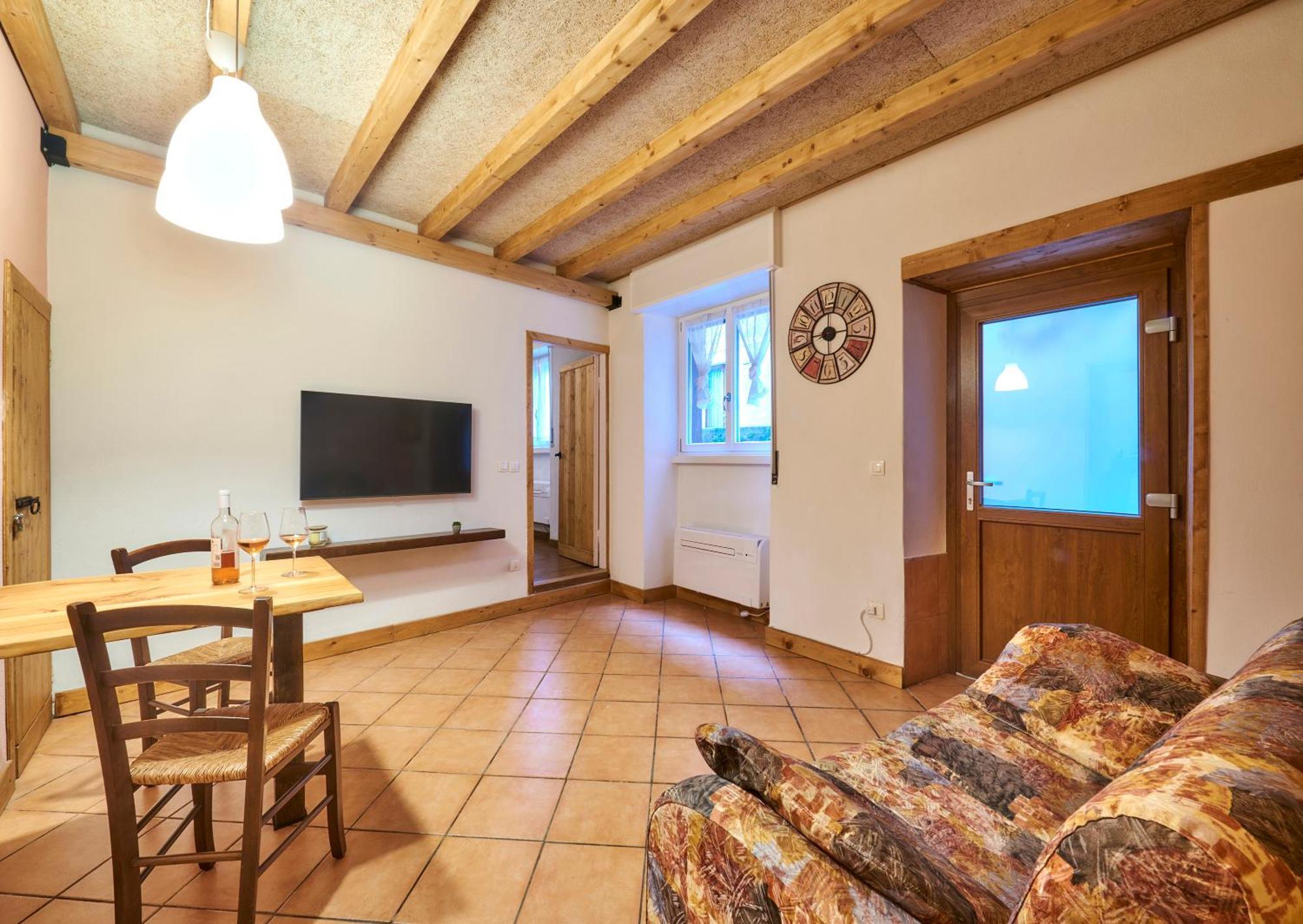 Вилла Casa “La Contrada” Варенна Экстерьер фото